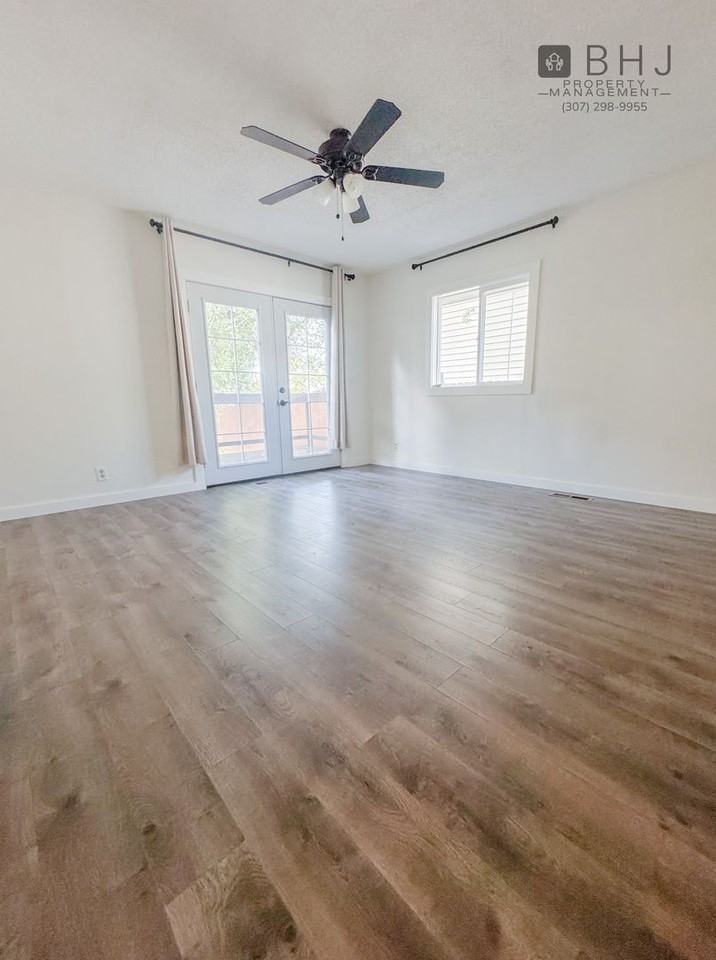 931 Burton St - Photo 6 of 44