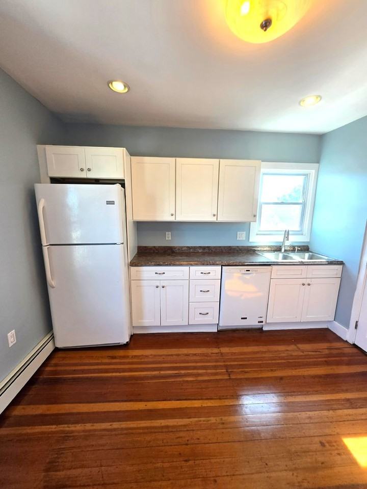 178 Chandler Ave - Photo 3 of 13