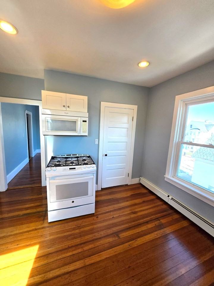 178 Chandler Ave - Photo 4 of 13