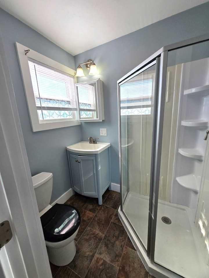 178 Chandler Ave - Photo 5 of 13