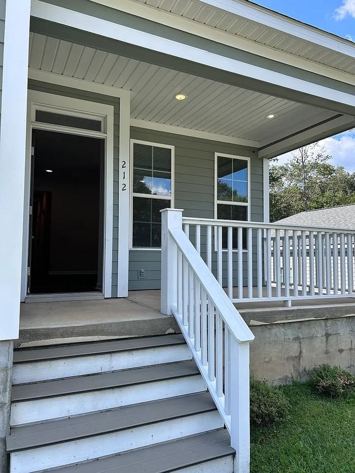 206 Carriage Ln - Photo 3 of 50