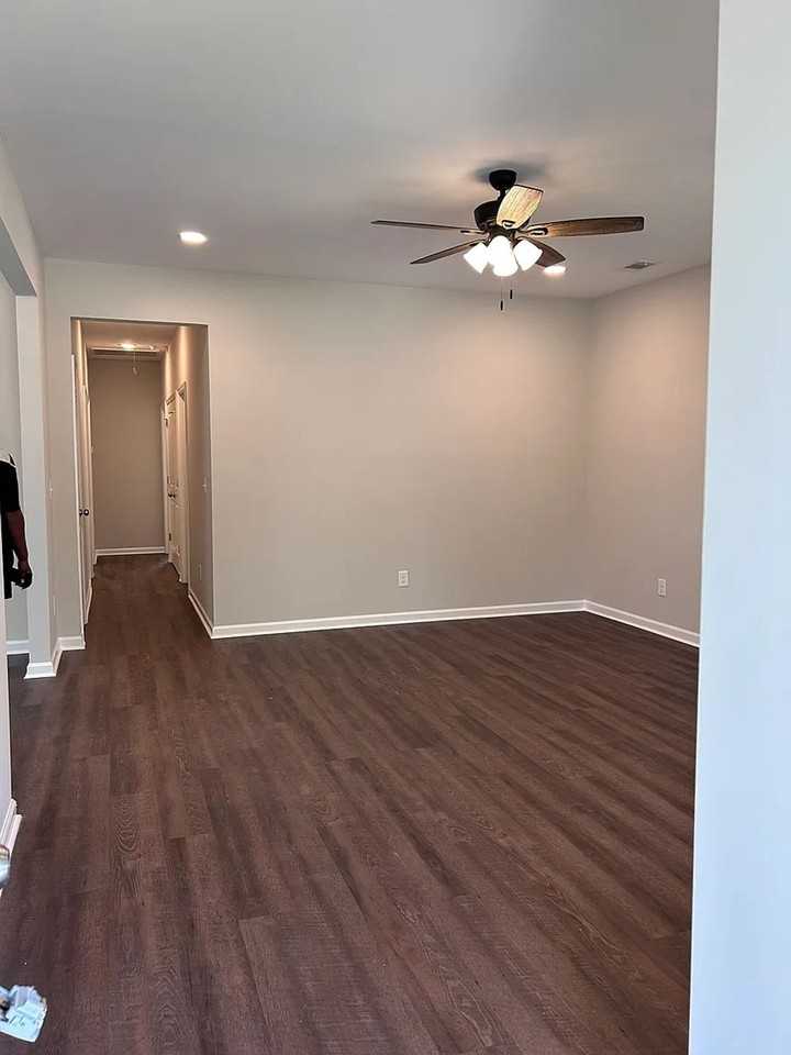 206 Carriage Ln - Photo 4 of 50