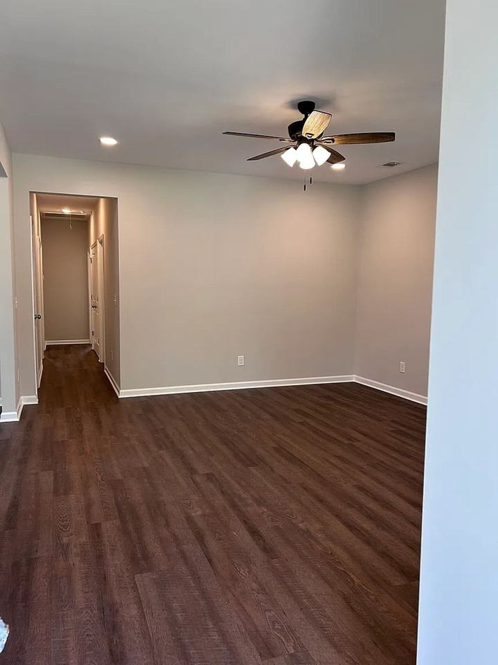 206 Carriage Ln - Photo 5 of 50