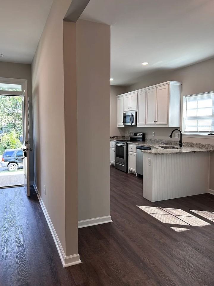 206 Carriage Ln - Photo 7 of 50