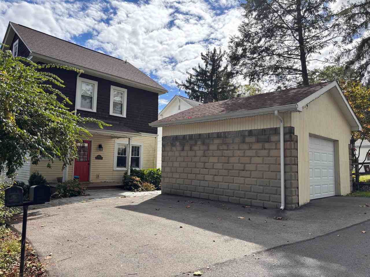 657 Stewart St - Photo 2 of 20