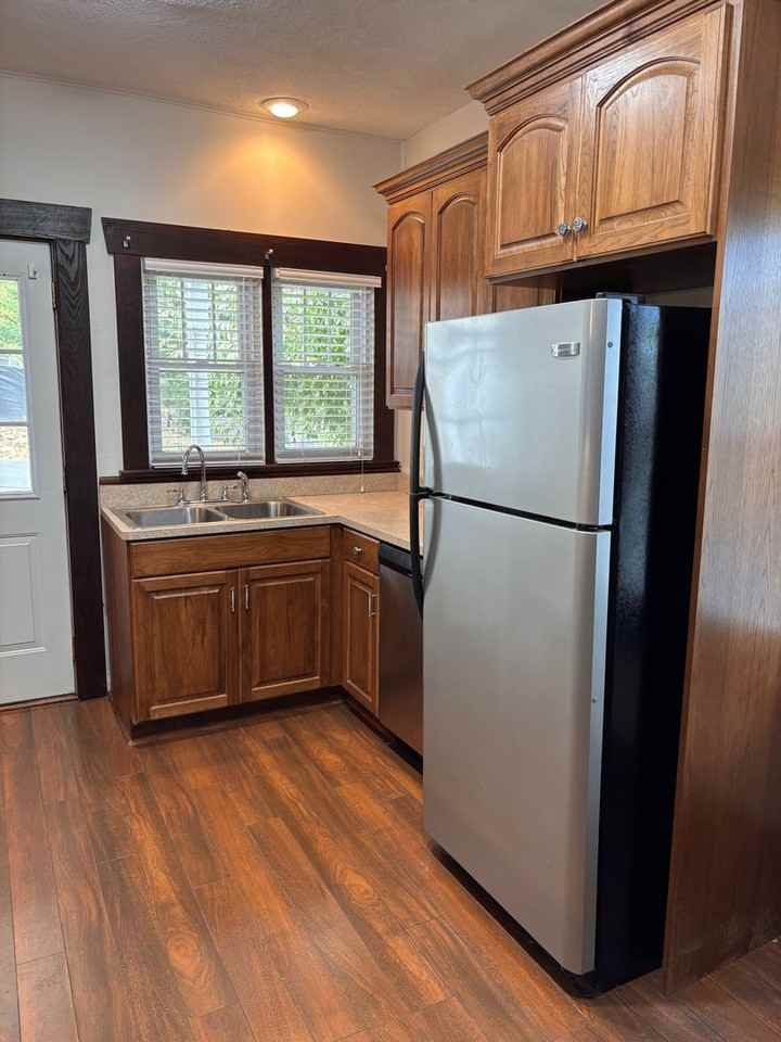 657 Stewart St - Photo 7 of 20