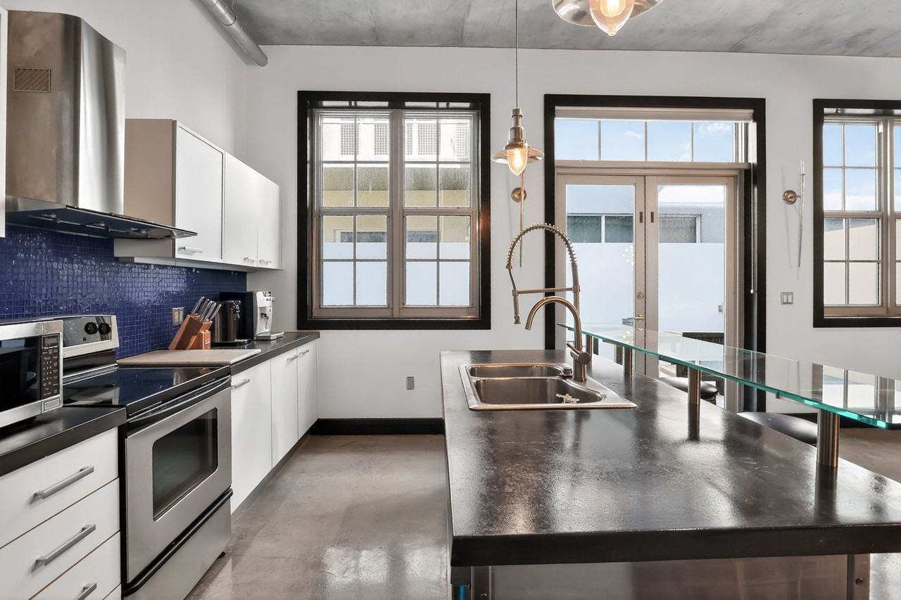 435 N Andrews Ave - Photo 6 of 31
