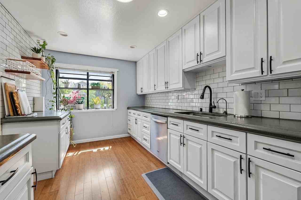 3238 Monika Ln - Photo 5 of 26