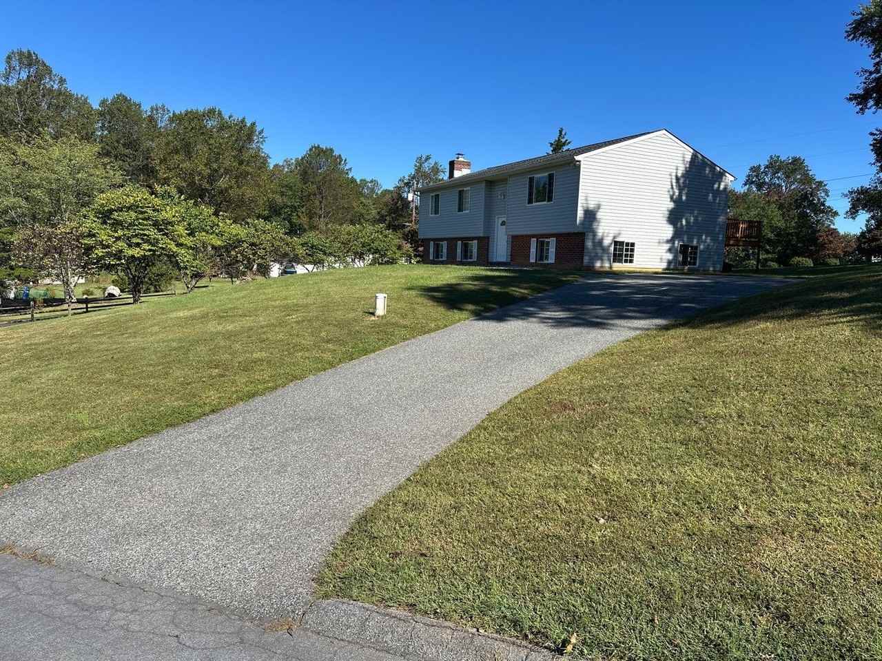 3905 Eaton Dr - Photo 3 of 29