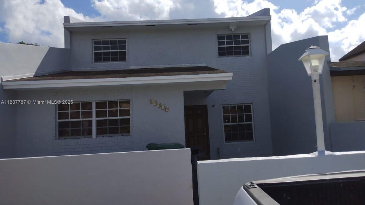 19319 Nw 54th Ct - Photo 5 of 10