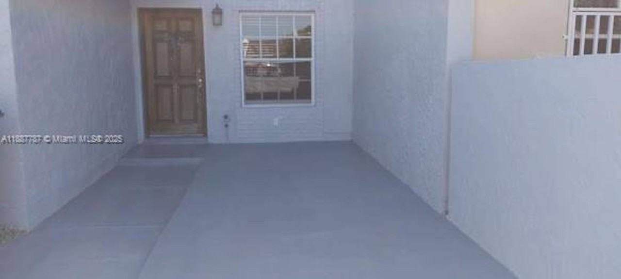 19319 Nw 54th Ct - Photo 6 of 10