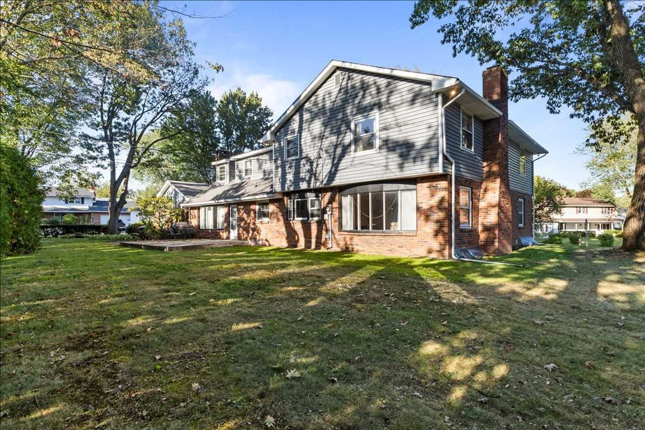 1331 Armstrong Rd - Photo 2 of 28