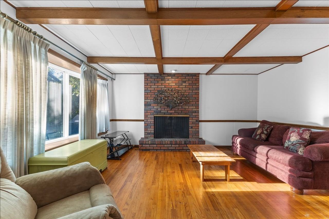 1331 Armstrong Rd - Photo 6 of 28