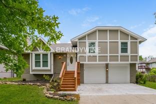 905 Ne 108th Ter - Photo 1 of 1