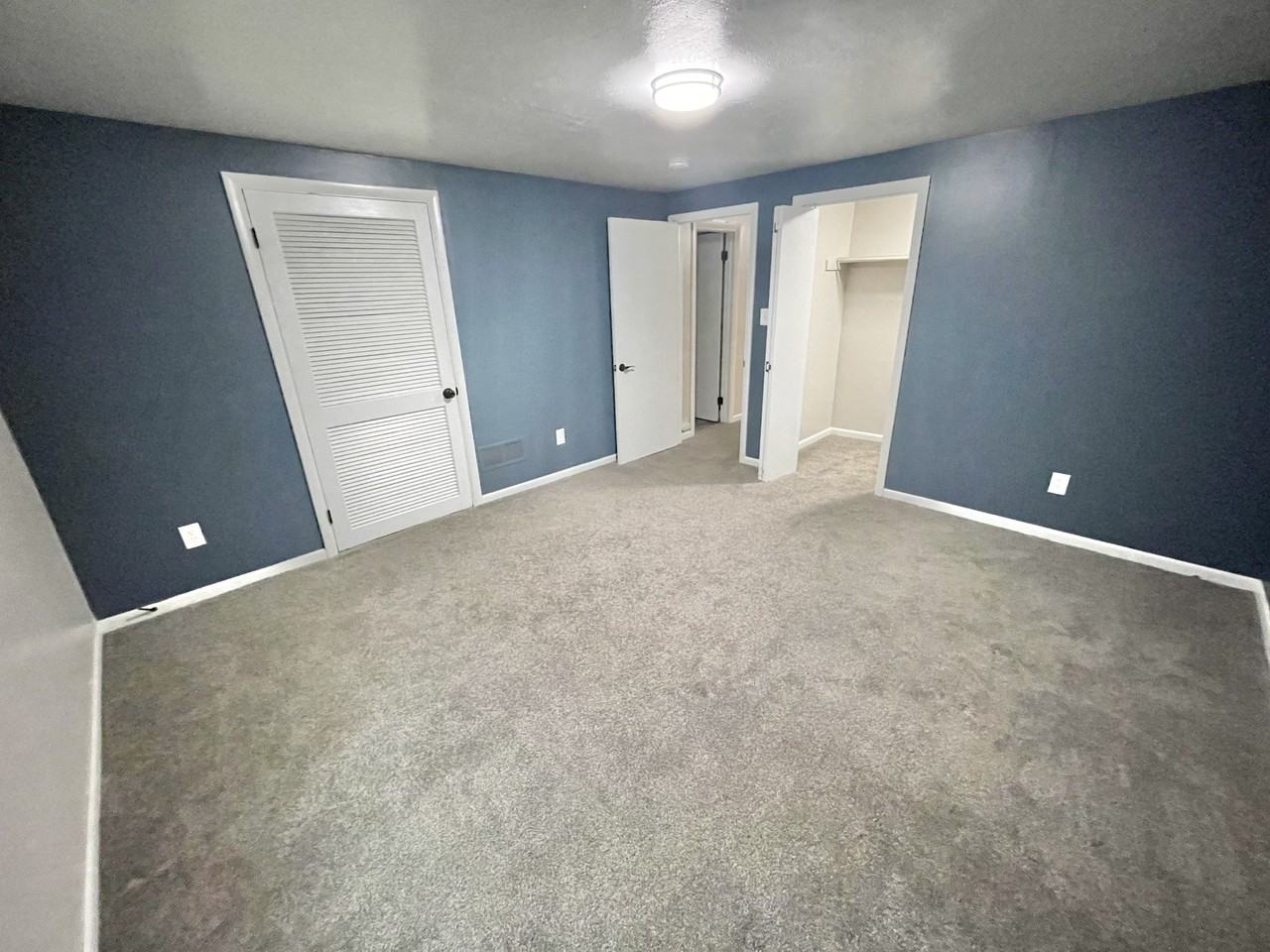 12104 E Virginia Dr #NA - Photo 2 of 5