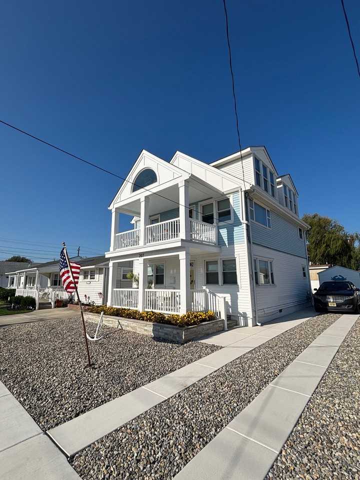 207 E Toledo Ave #1stFL - Photo 2 of 45