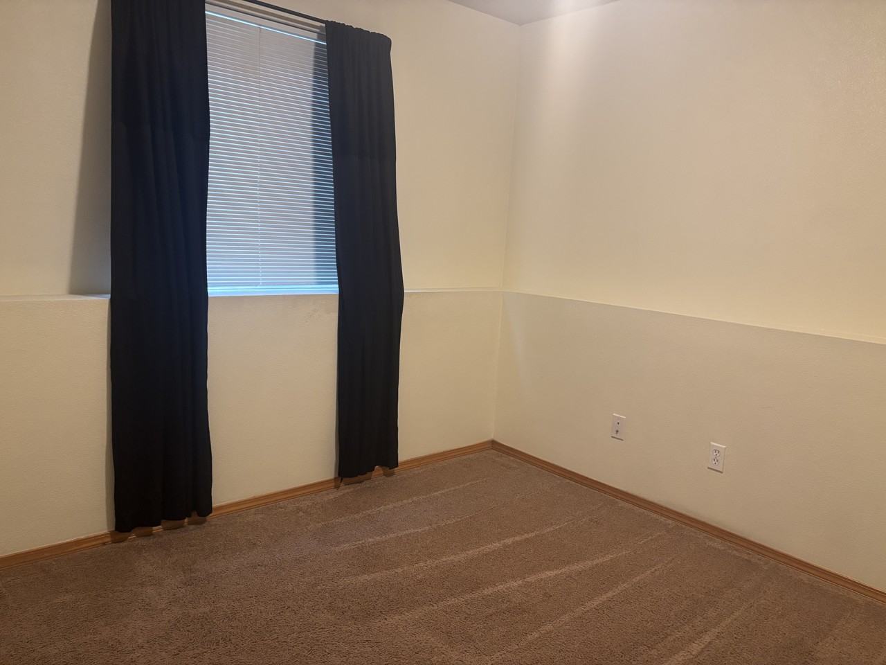 511 Queen Ave Ne #NA - Photo 2 of 7