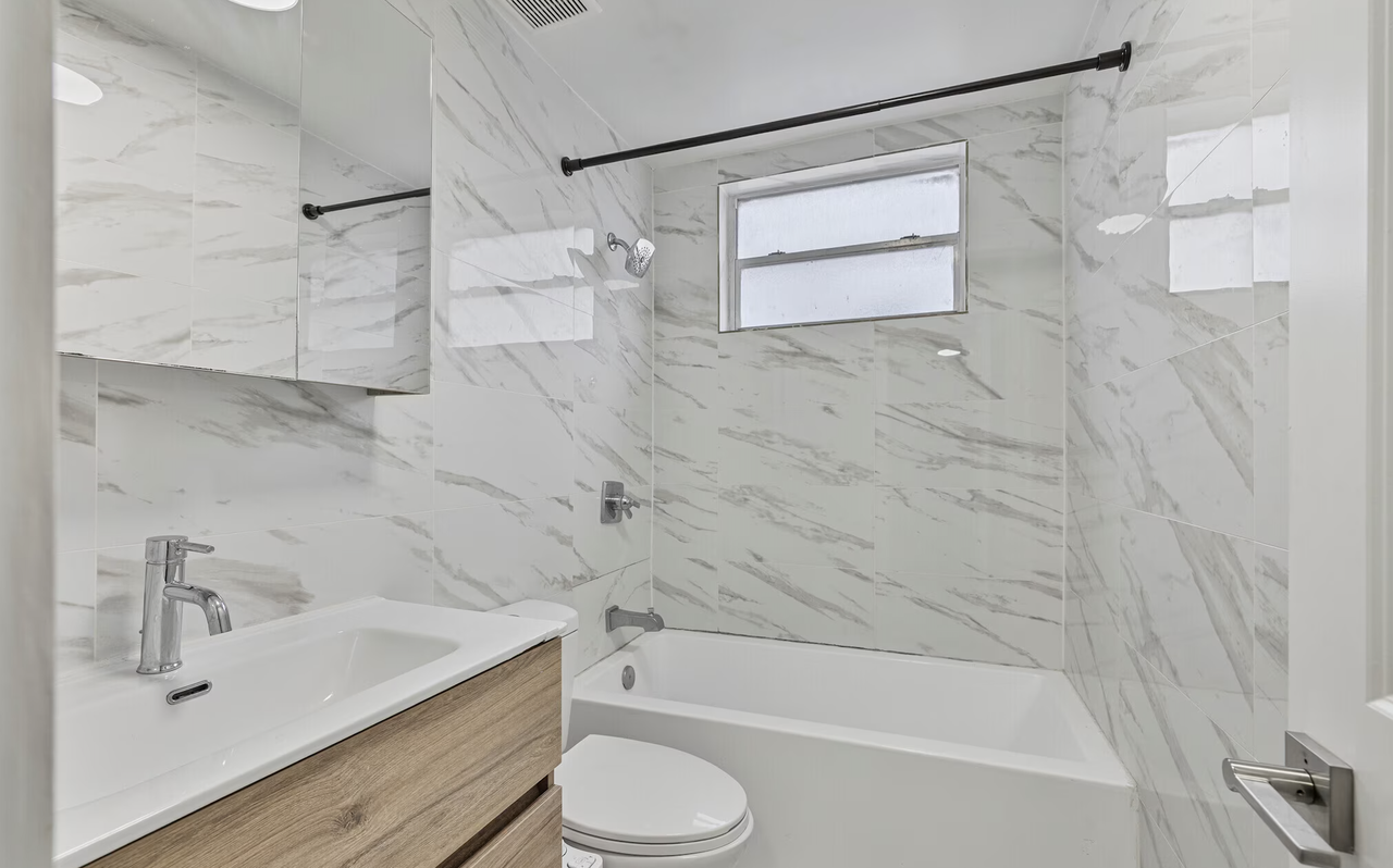 1315 Ne Miami Ct #11 - Photo 4 of 13