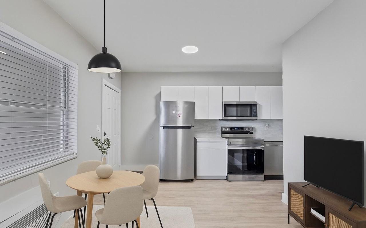 1315 Ne Miami Ct #11 - Photo 6 of 8