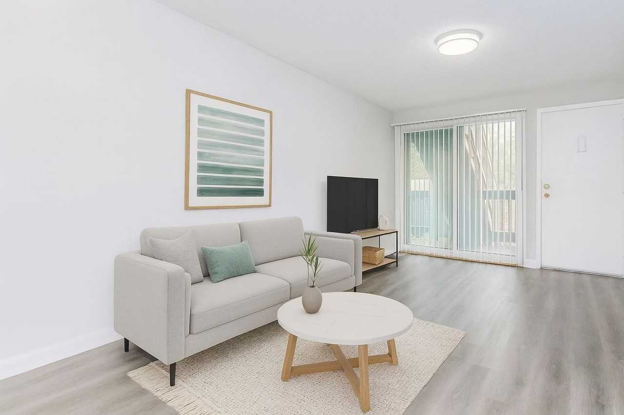 205 Se 16th Ave #11 - Photo 2 of 19