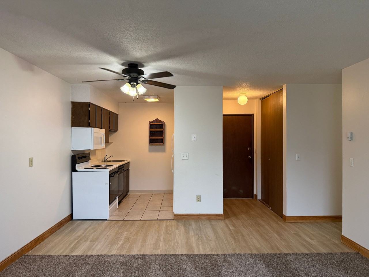 Crestwood Apartments - Photo 4 of 49