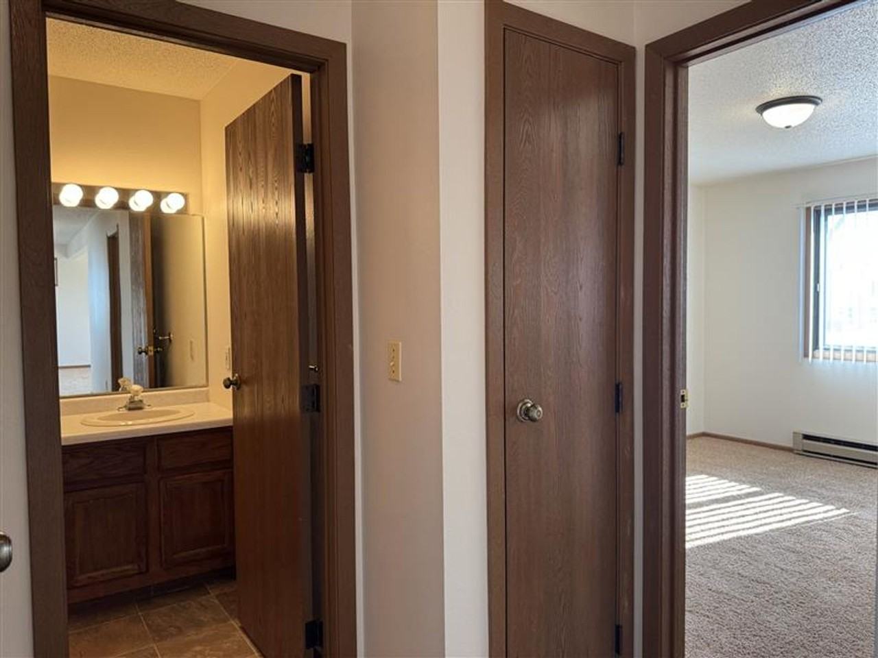 Ashwood Apartments - Photo 3 of 12