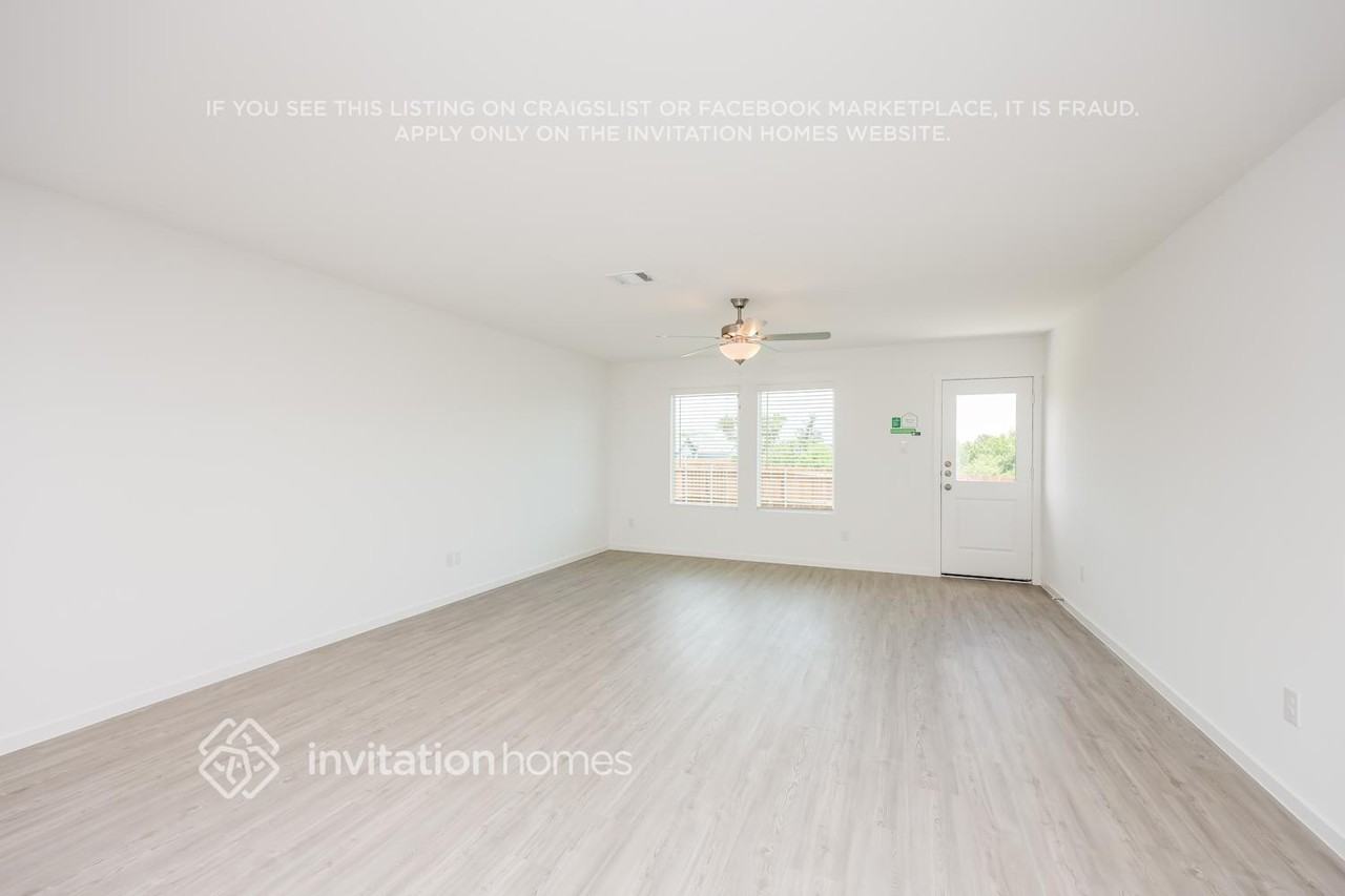 2714 Bronte Blvd - Photo 4 of 26
