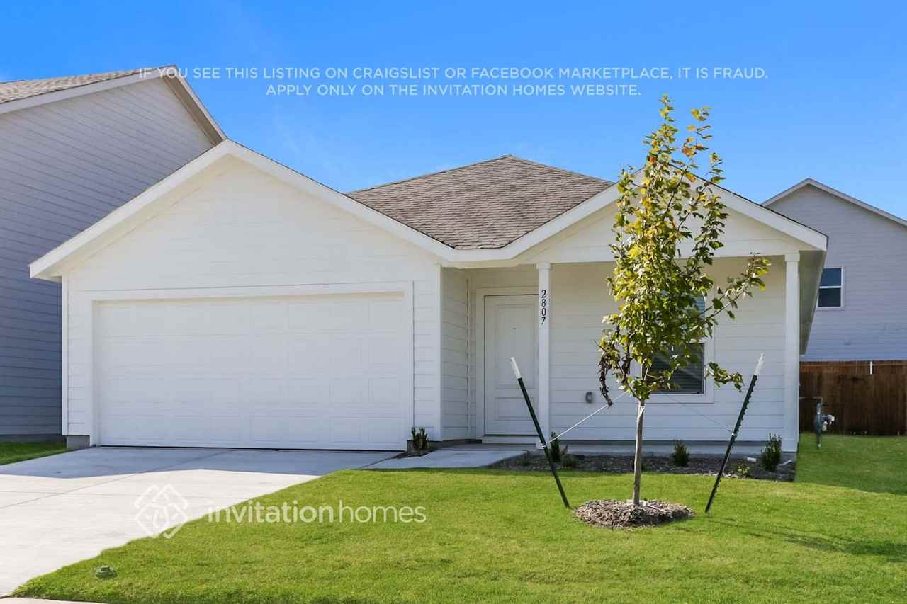 2807 Silent Way - Photo 2 of 27