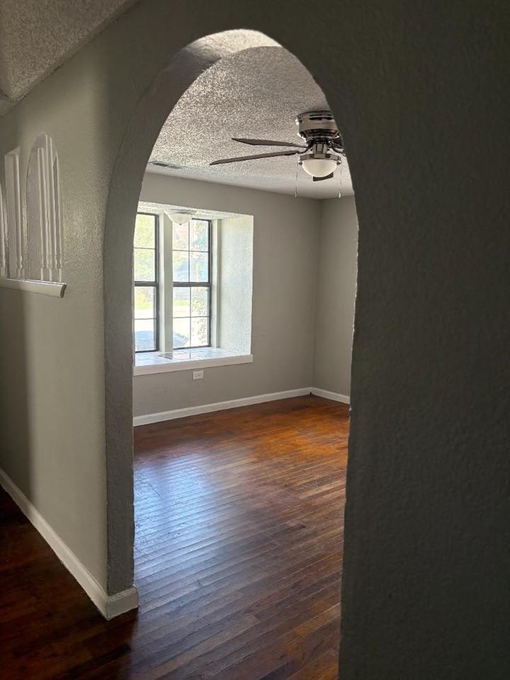822 W Daugherty St - Photo 2 of 20