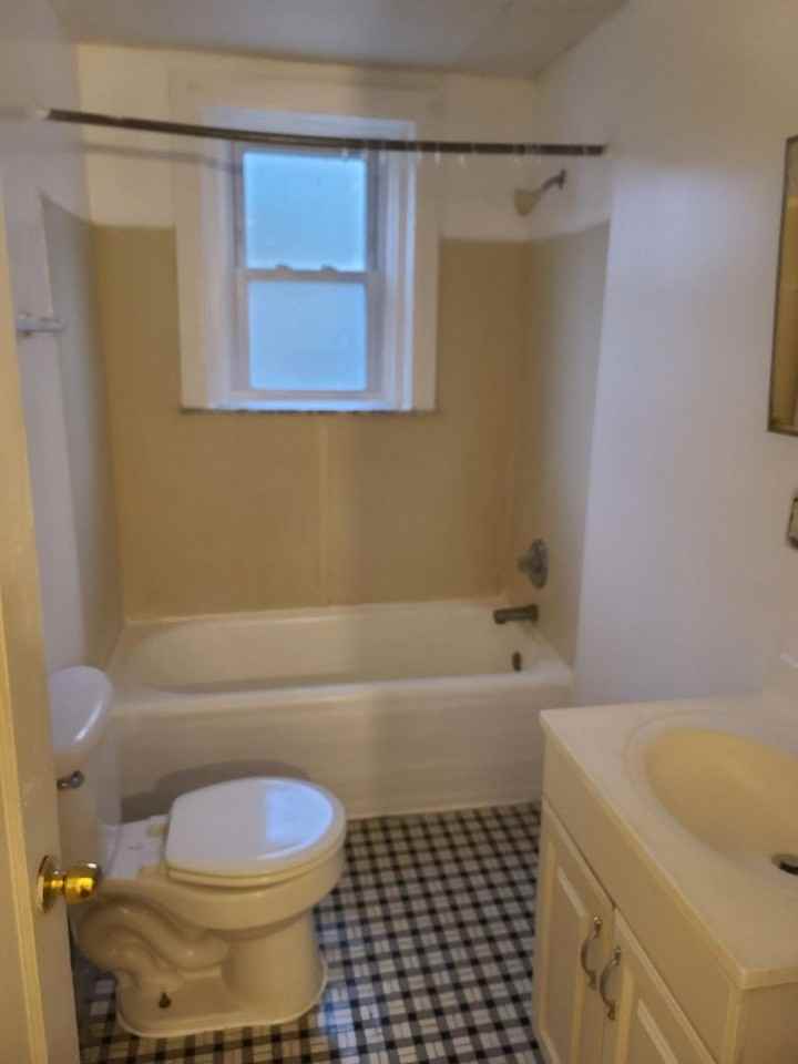 523 Oak St - Photo 4 of 16