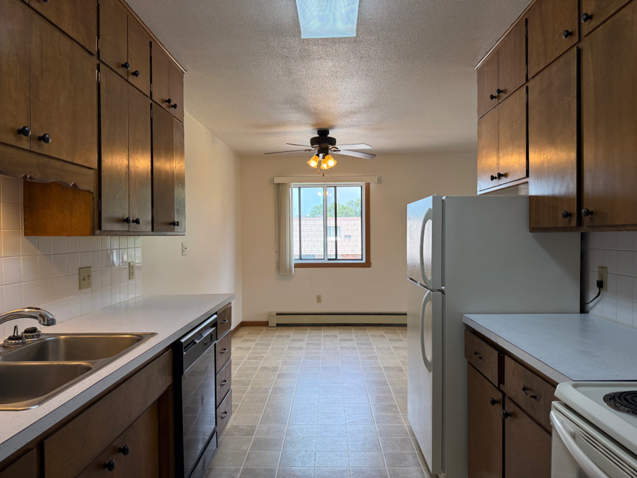 Cottonwood Apartments - Photo 2 of 36