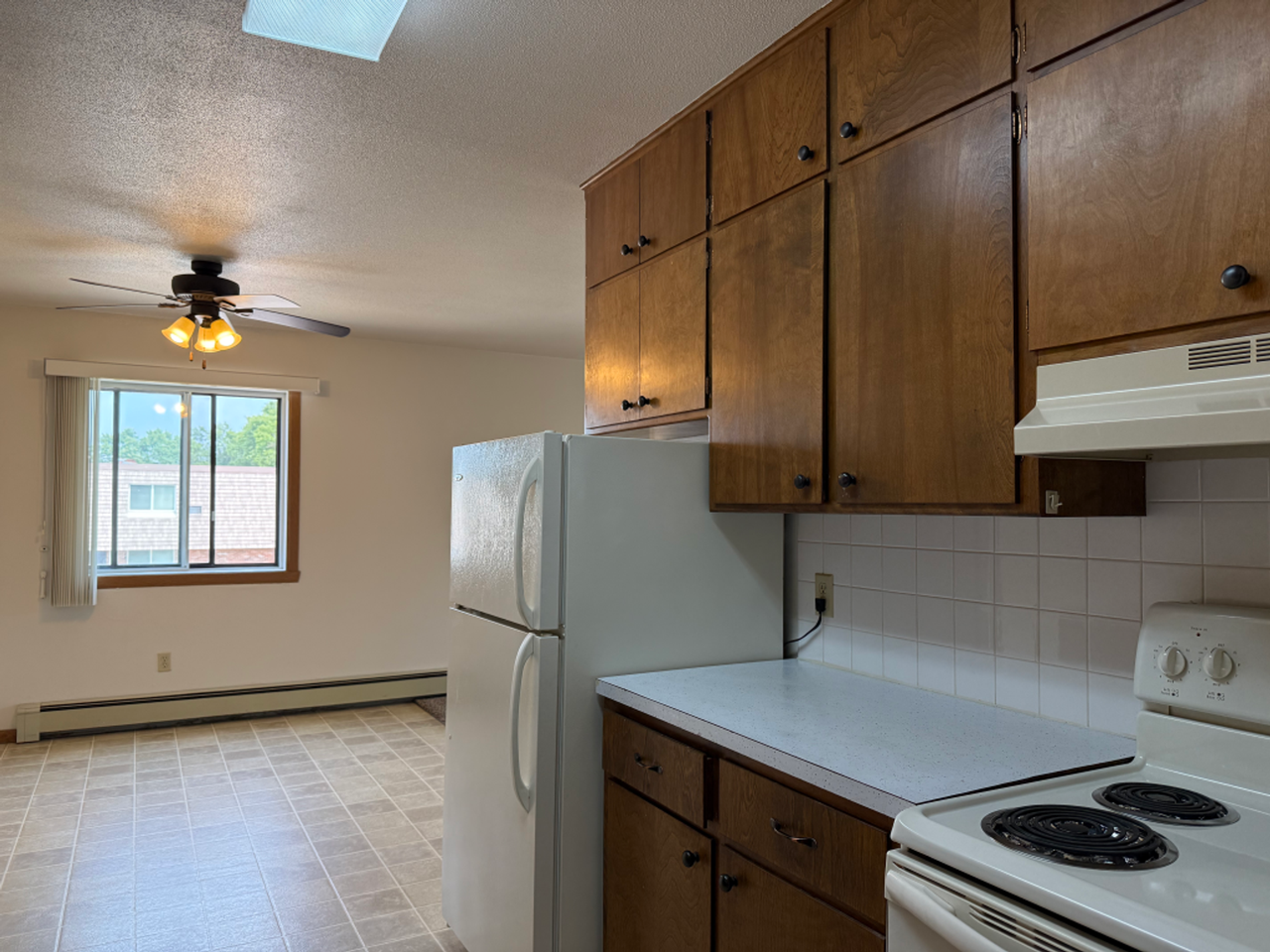 Cottonwood Apartments - Photo 3 of 36