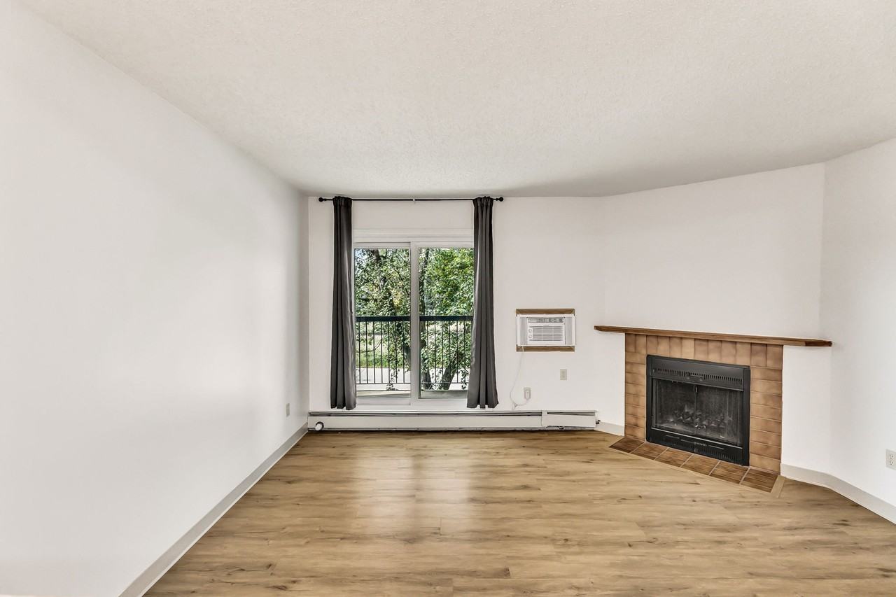 1044 Bairdmore Boulevard - Photo 2 of 22