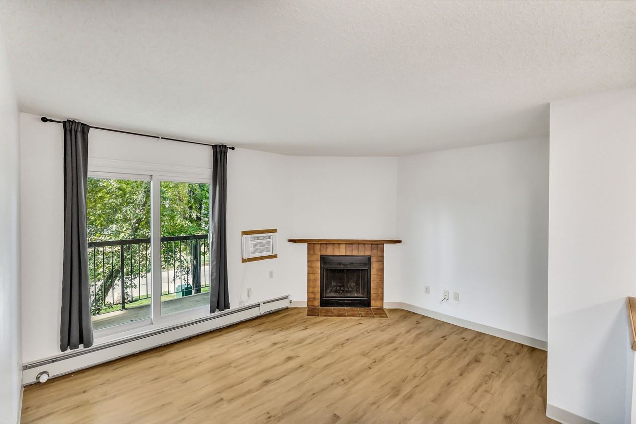 1044 Bairdmore Boulevard - Photo 3 of 22