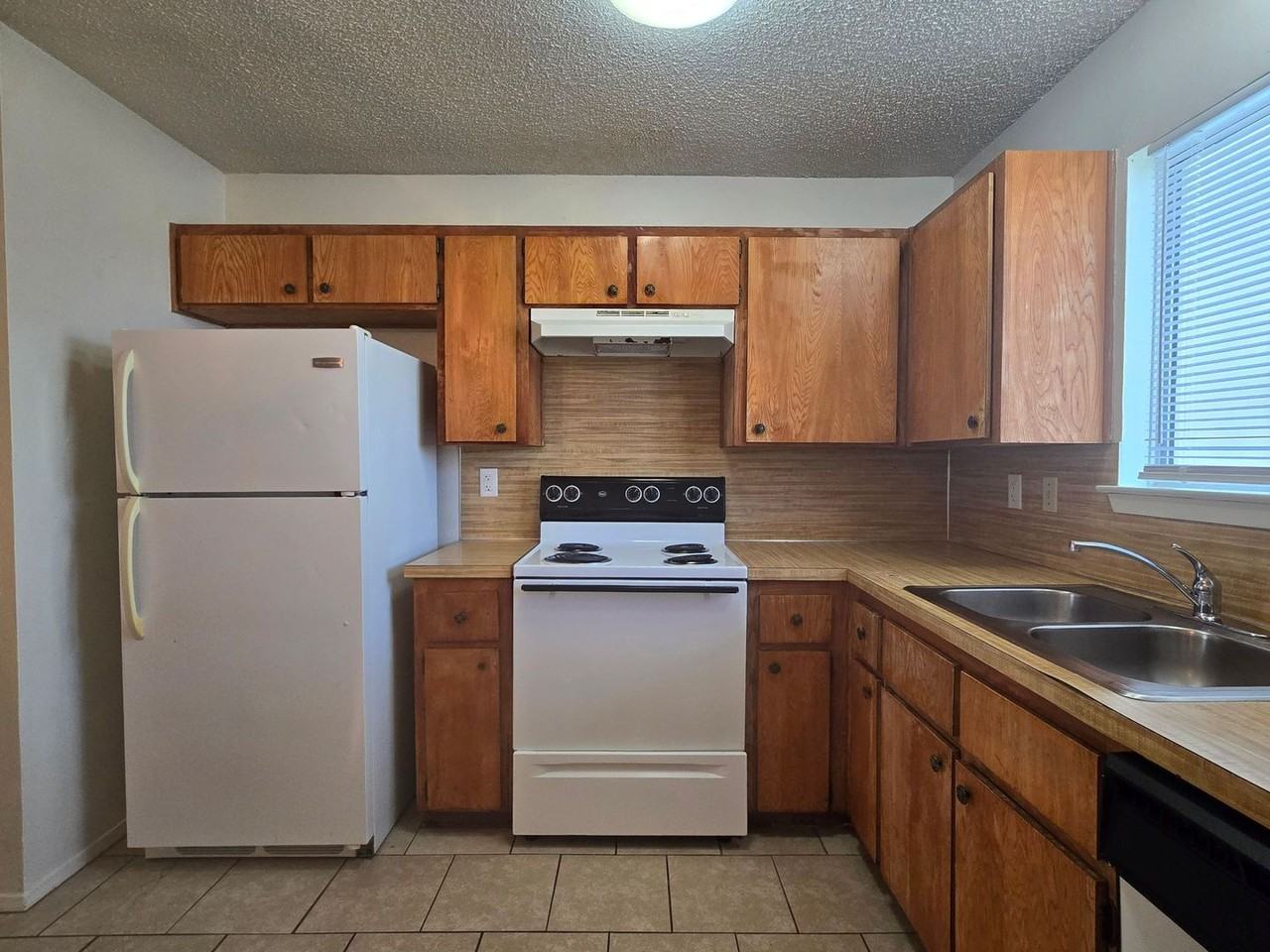 1309 Quail Cir #B - Photo 2 of 15