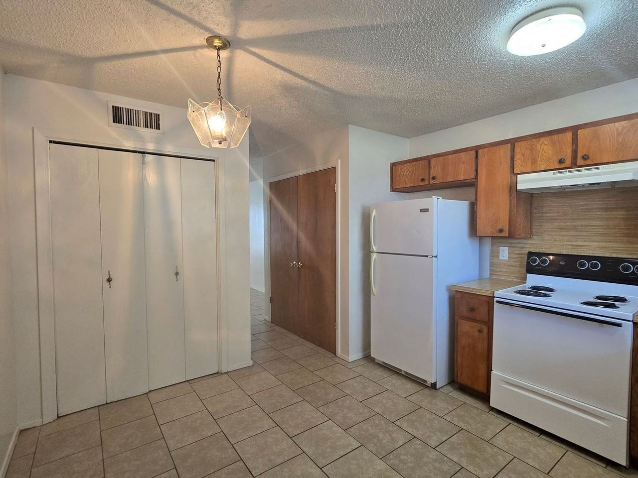 1309 Quail Cir #B - Photo 4 of 15
