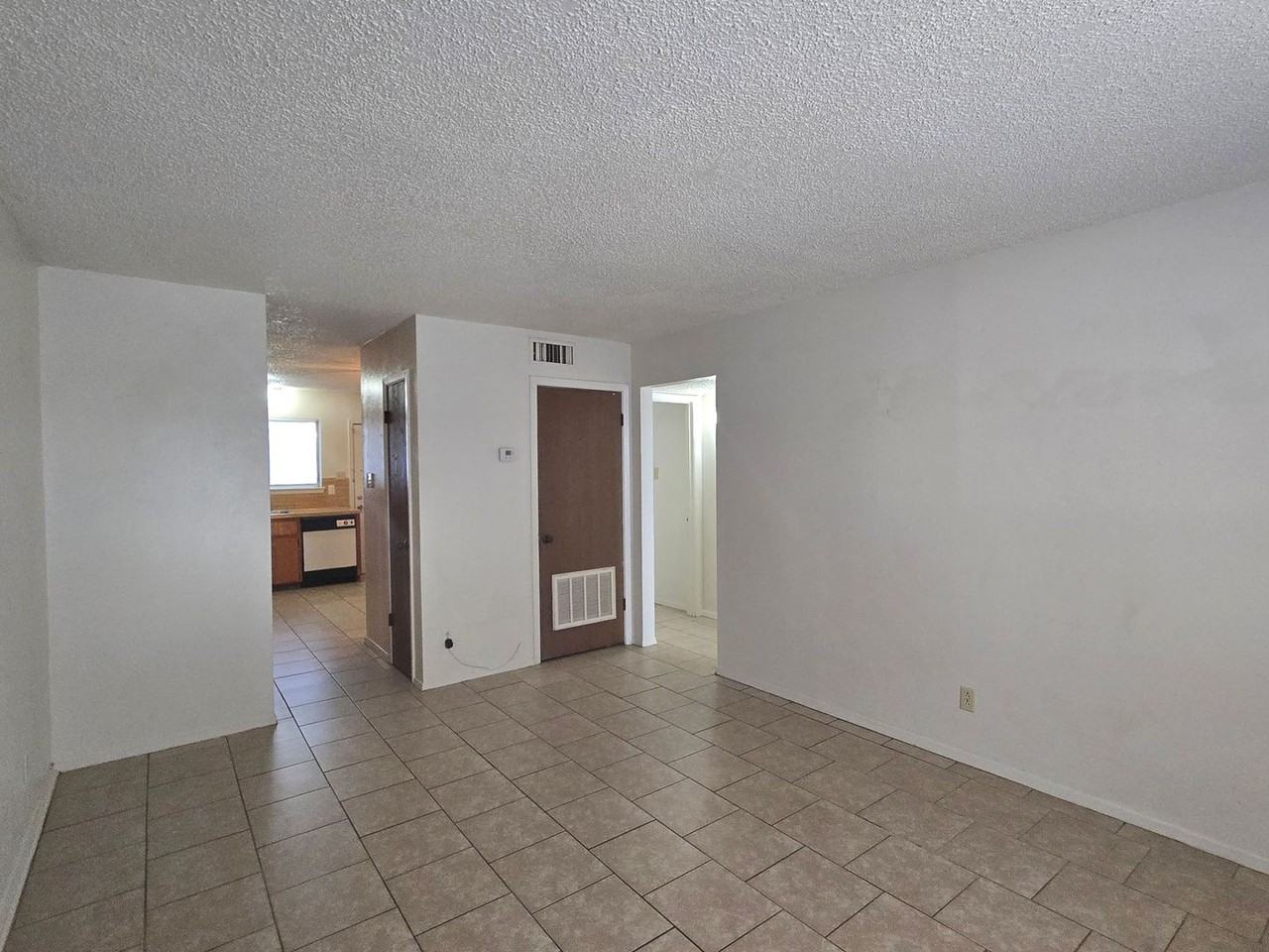 1309 Quail Cir #B - Photo 6 of 15