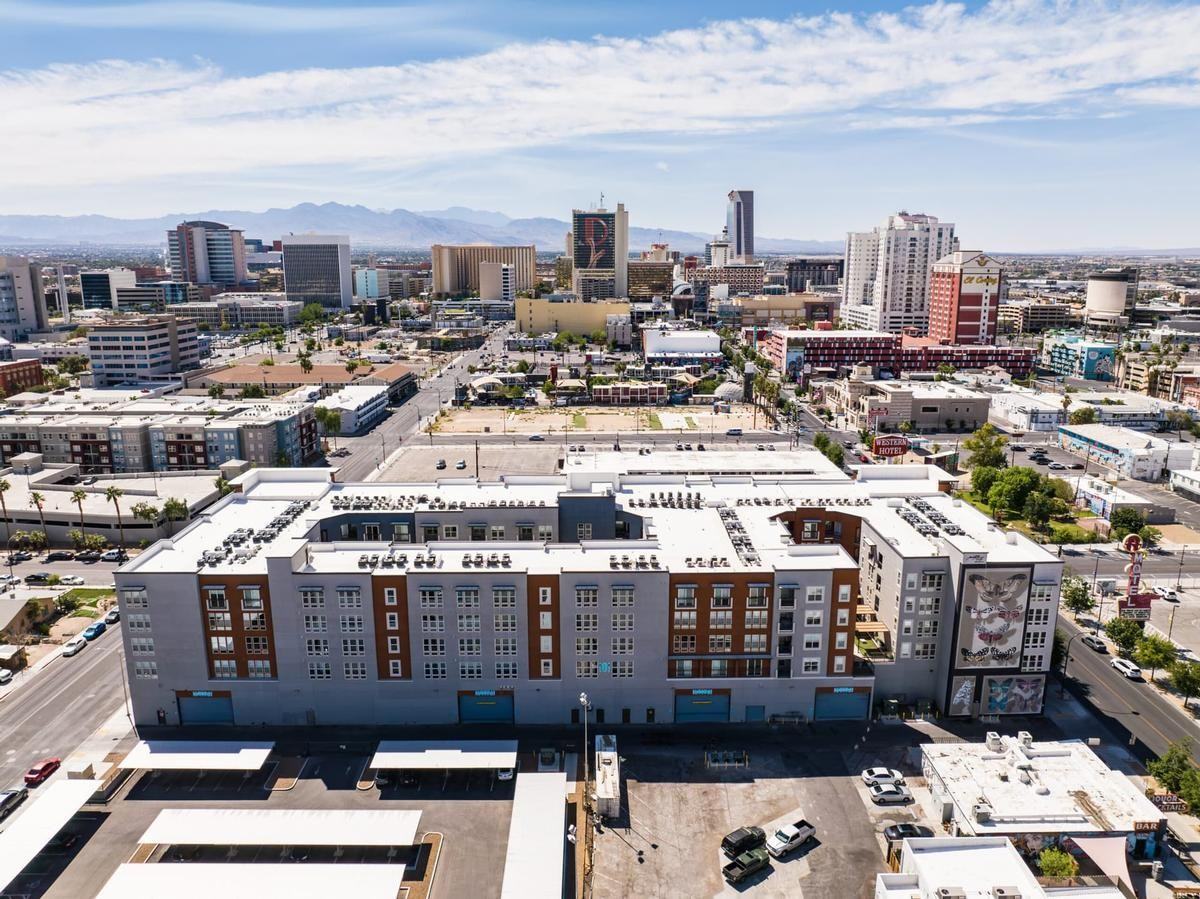 901 Fremont St - Photo 4 of 42