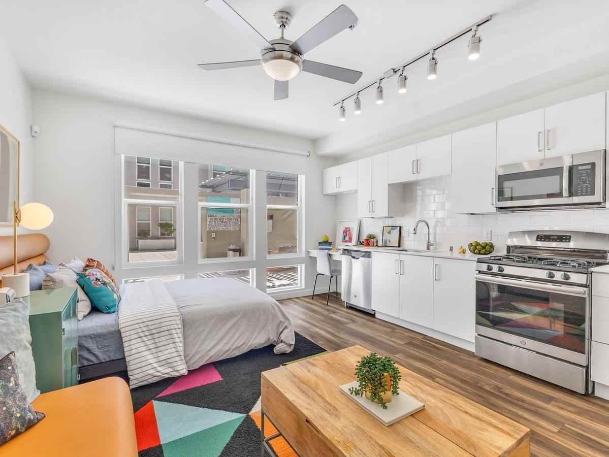 901 Fremont St - Photo 4 of 42