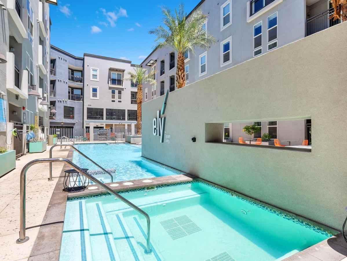 901 Fremont St - Photo 2 of 42