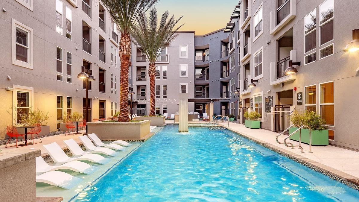 901 Fremont St - Photo 4 of 42