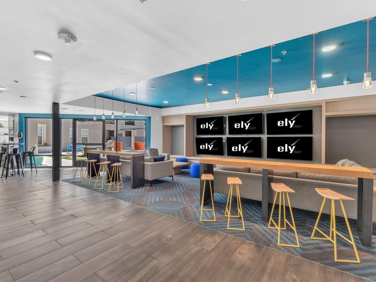 901 Fremont St - Photo 4 of 42