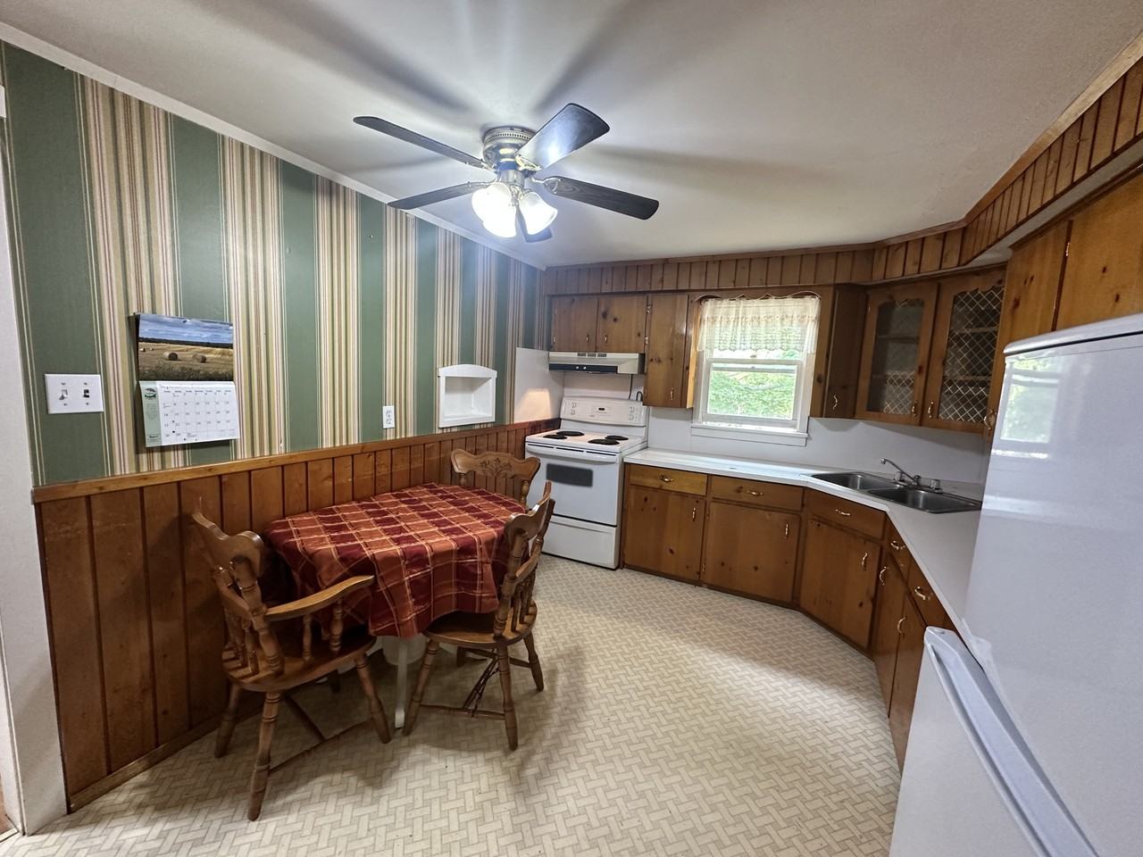 18 Dufferin Street - Photo 2 of 16