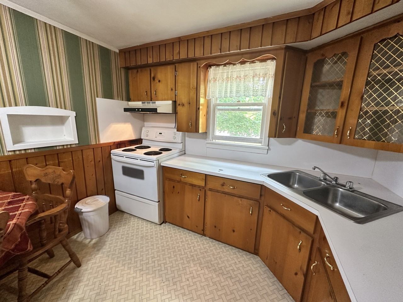 18 Dufferin Street - Photo 4 of 16