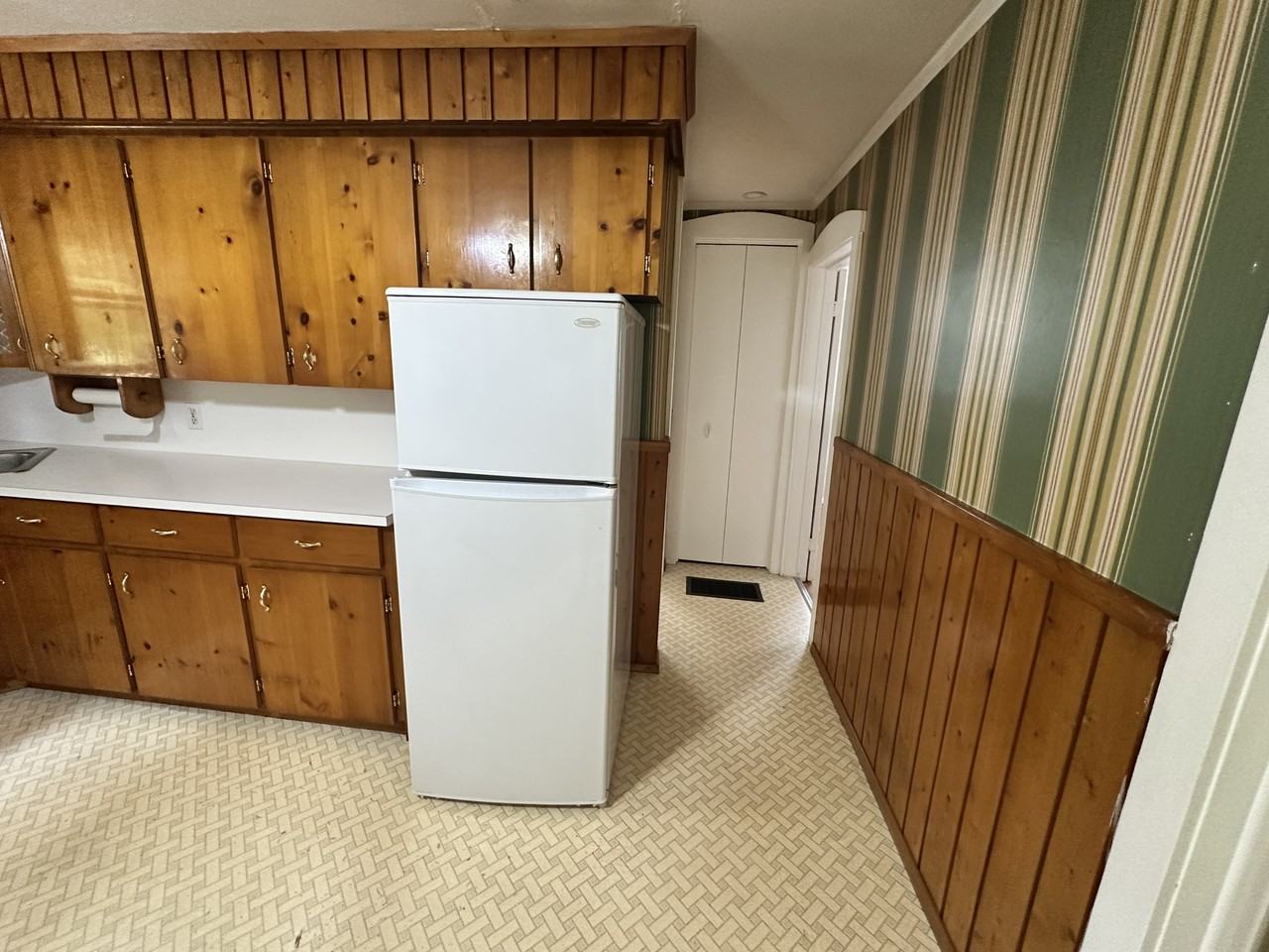 18 Dufferin Street - Photo 5 of 16