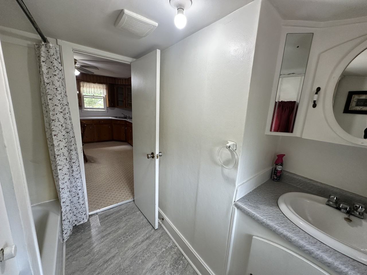 18 Dufferin Street - Photo 6 of 16