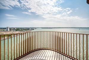 featured image of 155 Merchants' Wharf #1211