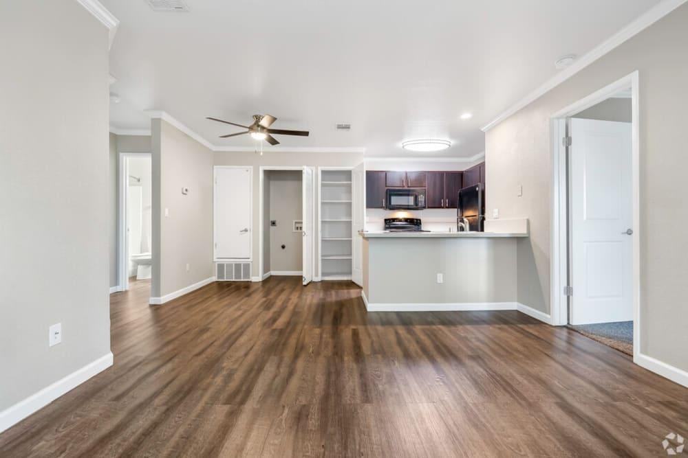 574 Button Ave - Photo 4 of 37