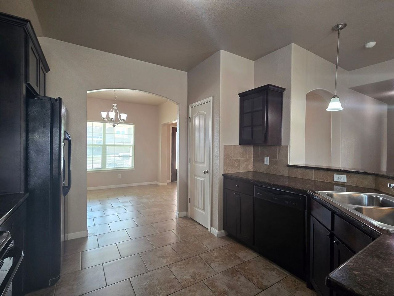 101 W Vega Ln - Photo 2 of 25