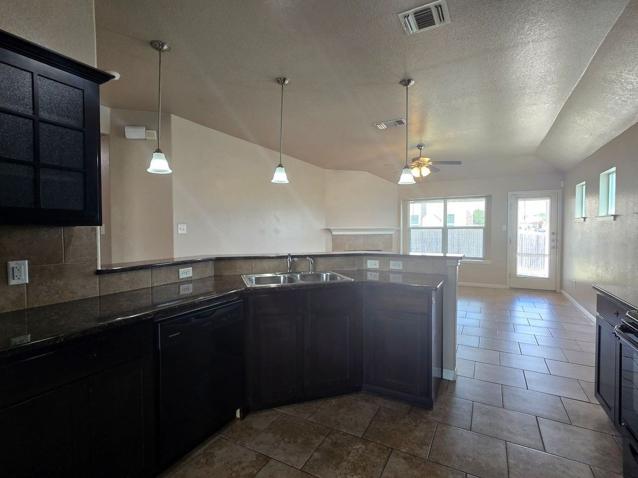 101 W Vega Ln - Photo 4 of 25